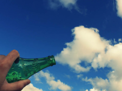 Cómo hacer una nube en una botella