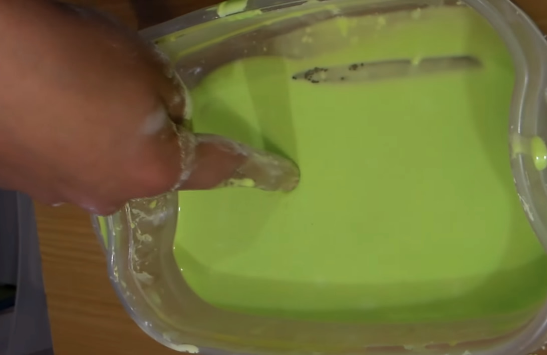 Cómo hacer arenas movedizas con maicena Experimento para niños